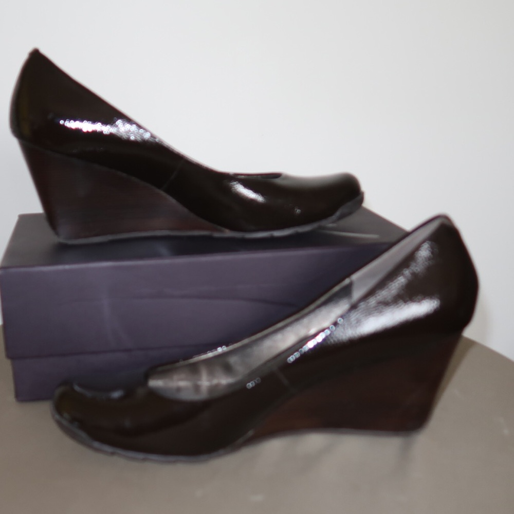 Kenneth Cole brown patent wedges